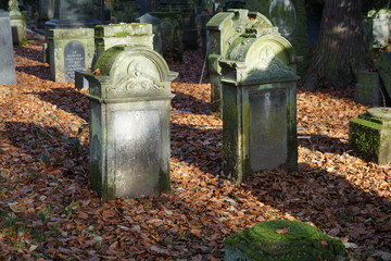 J&uuml;dische Gr&auml;ber auf dem Friedhof von Landau in der Pfalz