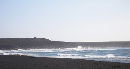 windiger nachmittag mit brandung und gischt