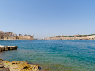 Fototapeta na wymiar View of the beautiful and old city of Isla. Malta