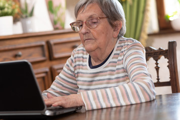 Elderly woman and new technologies