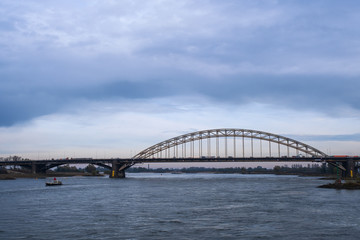 Fototapeta na wymiar Brücke über die Waal bei Nijmegen/Niederlande