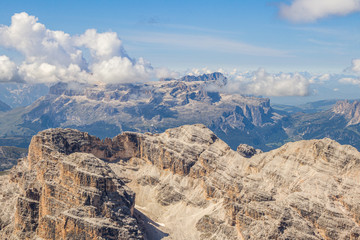 Fototapeta premium Krajobrazy południowego Tyrolu. Górski pejzaż w Dolomitach.