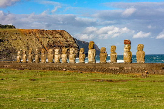 Moai-Steinfiguren am Ahu Tongariki auf der Osterinsel