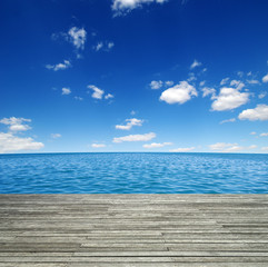 Fototapeta premium Sea water and and wooden table