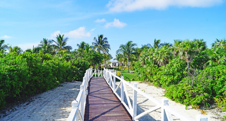 Panorámica de playas y complejos para turistas en Cayo Santa María, República de Cuba