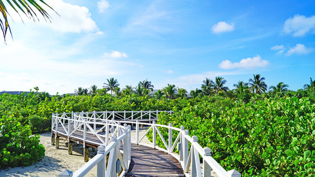 Panor&aacute;mica de playas y complejos para turistas en Cayo Santa Mar&iacute;a, Rep&uacute;blica de Cuba