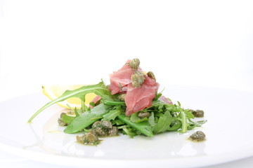 Thunfisch auf Ruccola