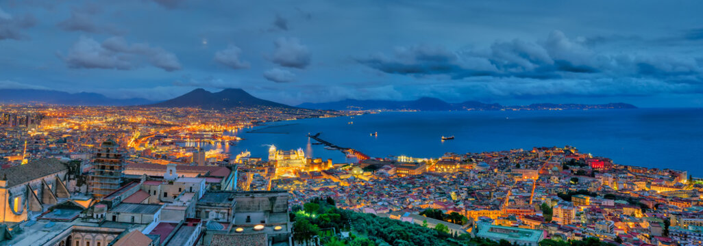 Golfo Di Napoli" Immagini - Sfoglia 1,427 foto, vettoriali e video Stock |  Adobe Stock
