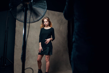 Fototapeta na wymiar fashion model posing in studio