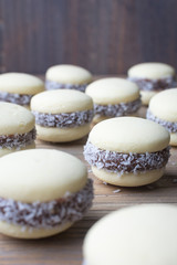 Alfajores de maicena caramel cookies