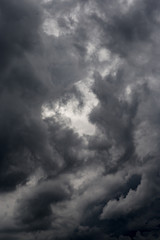 暗雲の隙間　ダーク