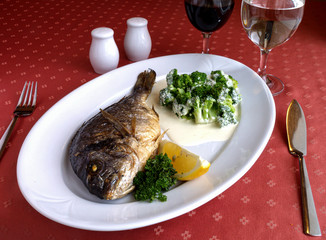 Grilled dorada with broccoli, parsley and lemon