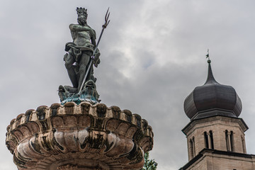 Fototapeta na wymiar Neptune Fountain, Piazza del Duomo