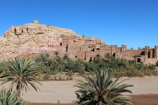Berb&egrave;re: Ksar o "ciudad fortificada" de barro en la ruta de caravanas entre Marrakech y Sahara.