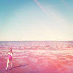 Obraz na płótnie Canvas Girl swimming - With effect