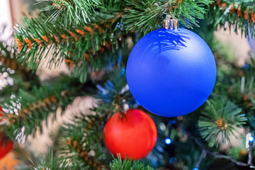 Obraz na płótnie Canvas Blue and orange christmas balls on the christmas tree.