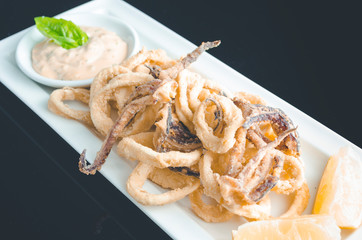 Entrada de rabas fritas de calamar