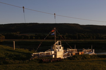 Fototapeta na wymiar Sonnenuntergang an der Weser