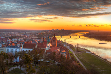 Obraz premium Old town of Grudziadz and the Vistula River at sunset. Kuyavian-Pomeranian Voivodeship, Poland.
