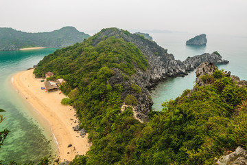 Halong Bay (Bahia de Halong) in Vietnam