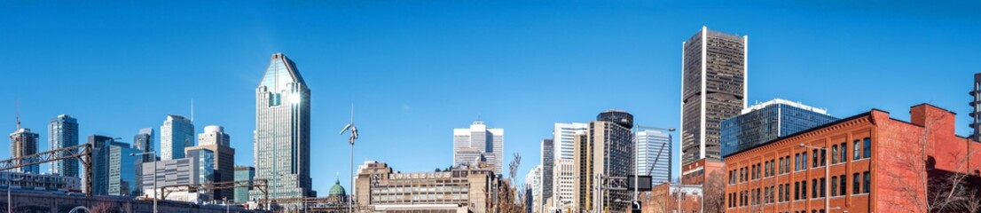 Fototapeta na wymiar Panoramic view of a Montreal downtown with blue sky