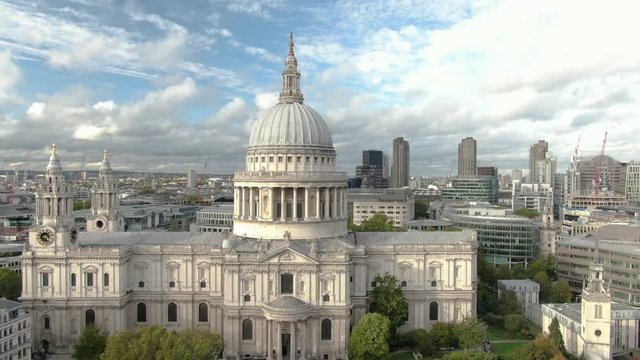 Establishing aerial drone view of St Paul&rsquo;s Cathedral in autumn during day time in London, United Kingdom