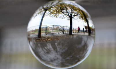 Herbstliche Brühlsche Terrasse in einer Glaskugel