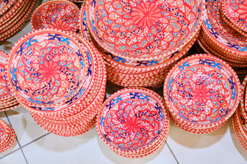 Arabic plates with national drawings in the bazaar shop.