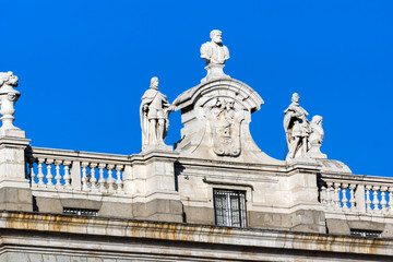 Fototapeta na wymiar facade of the Royal Palace in Madrid, Spain