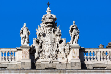 Fototapeta na wymiar facade of the Royal Palace in Madrid, Spain