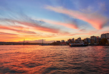 Fototapeta premium Istanbul new built Halic metro bridge during the twilight