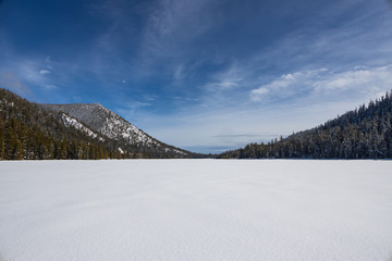 Fototapeta na wymiar Winter Adventure at Grass Lake in the Sierra Nevada
