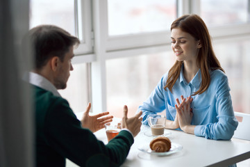 Obraz premium couple having breakfast in the kitchen