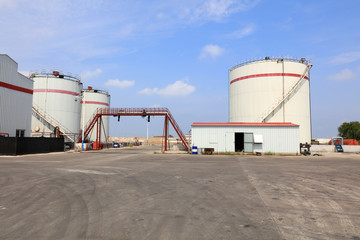 Obraz premium Storage tank in a factory