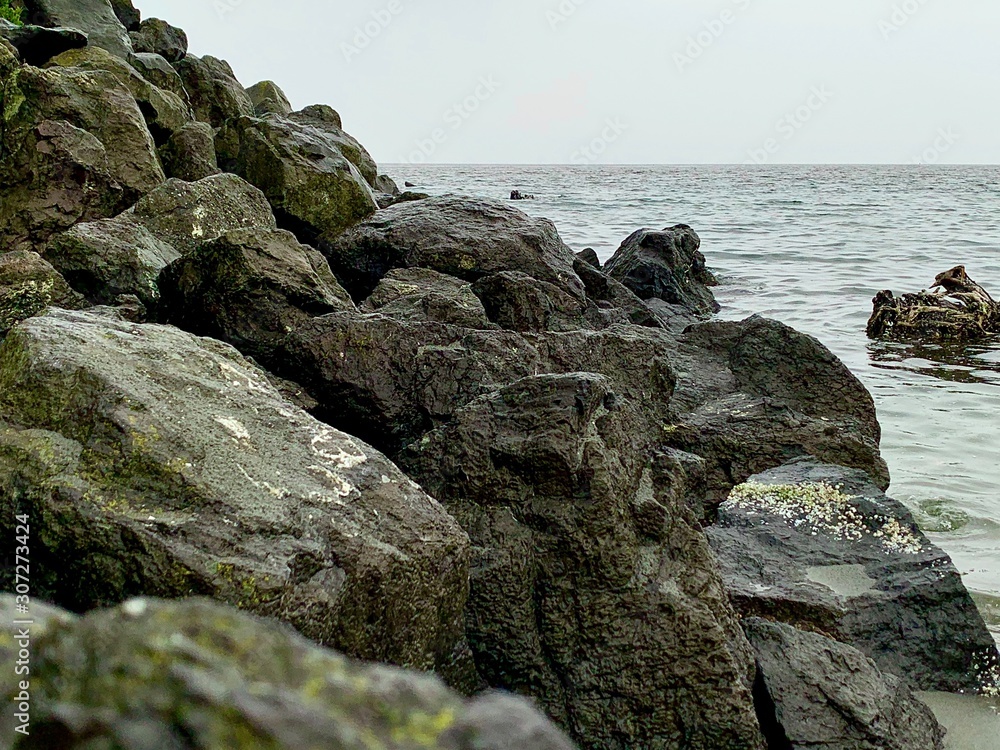 Wall mural Rocky shore