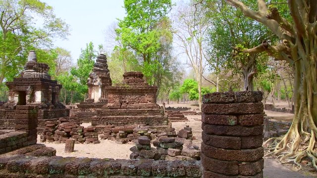 4K video of Chedi Ched Thaeo temple in Si Satchanalai historical park, Thailand.