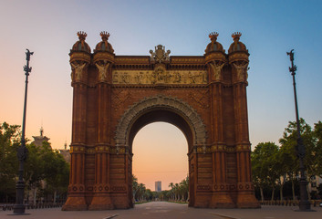 Fototapeta na wymiar Arch of Triumph at sunrise in ciutadella park, Barcelona, Spain