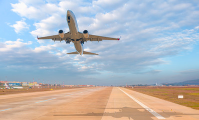 Fototapeta na wymiar Airplane taking off from the airport