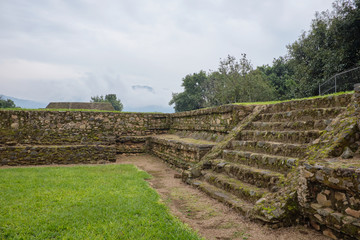 Fototapeta na wymiar Zona arqueologica de Tingambato en Michoacan.
