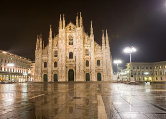 Fototapeta na wymiar Milan Cathedral - (Duomo di Milano (Milan Cathedral) and Piazza del Duomo in Milan)