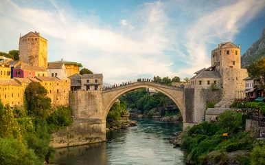 Papier Peint photo autocollant Stari Most Mostar, Bosnie-Herzégovine, le vieux pont, Stari Most, avec la rivière Neretva