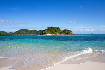 Philippines El nido , Palawan white sand beach without people, blue sky , turquoise water 
