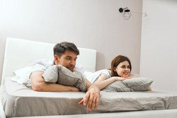 Fototapeta premium young couple lying on sofa