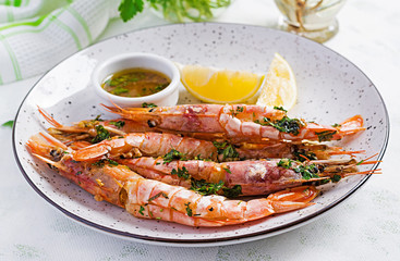 Grilled wild Argentinian red shrimps/prawns with parsley, oil, garlic and lemon. Delicious food. Keto / Paleo Diet.