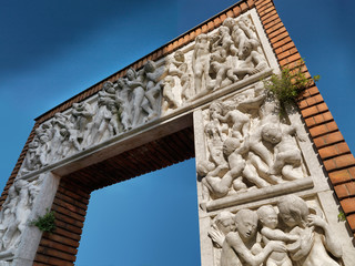 Paesaggio con monumento 