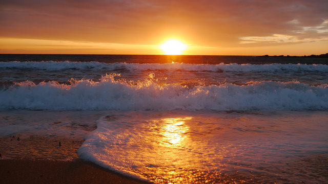 tramonto mare onde sole salento