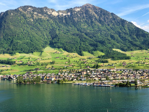 Settlement Buochs on the shores of Lake Luzerne or Vierwaldstaettersee (Vierwaldsattersee), at the end of the Engelbergertal Valley and Mountain Buochserhorn - Canton of Nidwalden, Switzerland