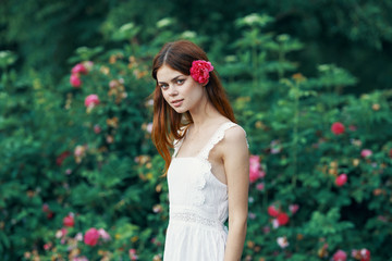 Naklejka premium beautiful woman on green leaves park nature