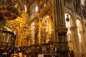 Fototapeta na wymiar スペイン　サンティアゴ・デ・コンポステーラの大聖堂内部