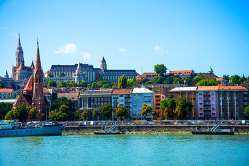 2019The River Danube flows through the cityof Budapest it is Europe's second longest river, after the Volga. It flows through 10 countries,more than any other river in the world.